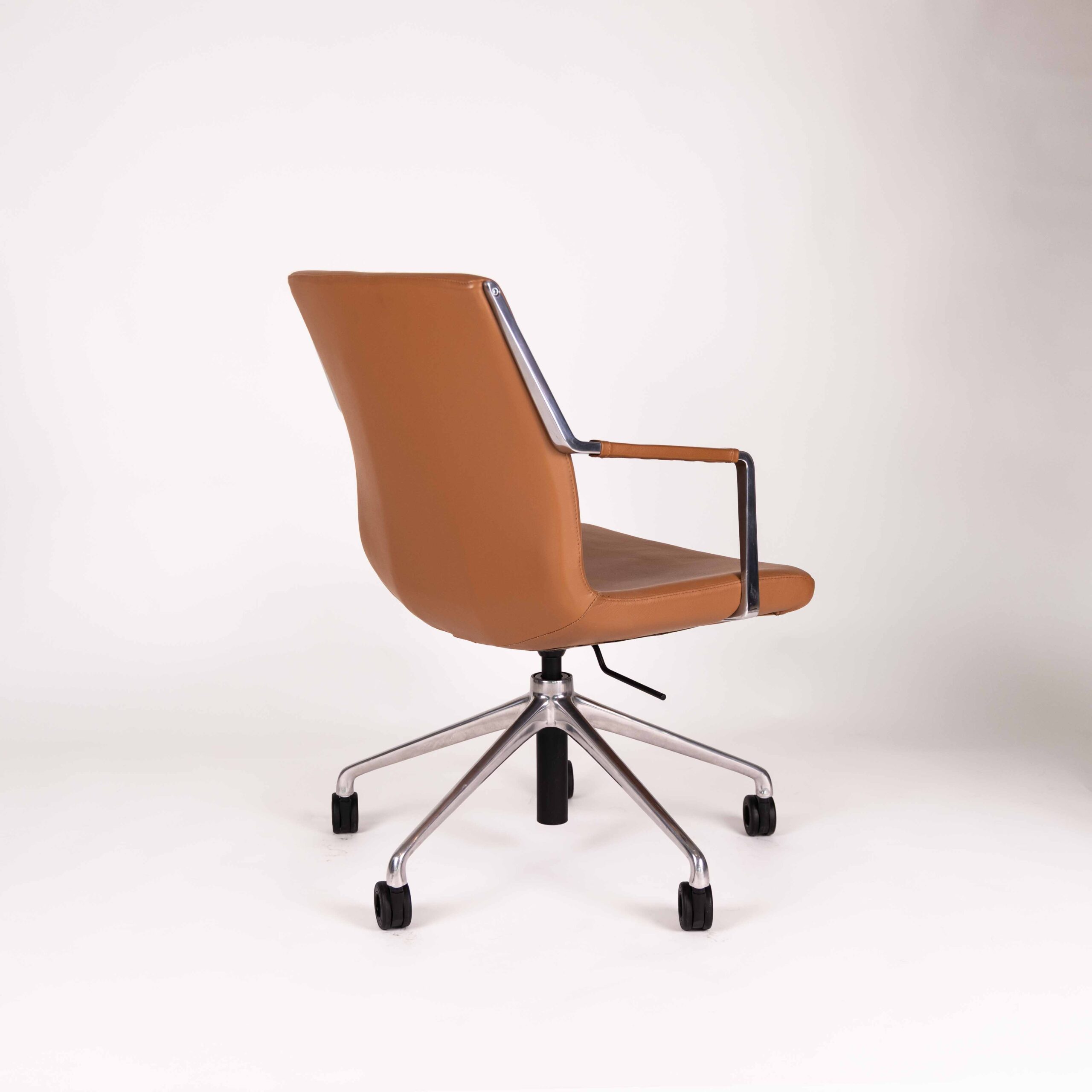 New Victoria, Tannino | Polished Aluminium | Hand Sewn Sleeves