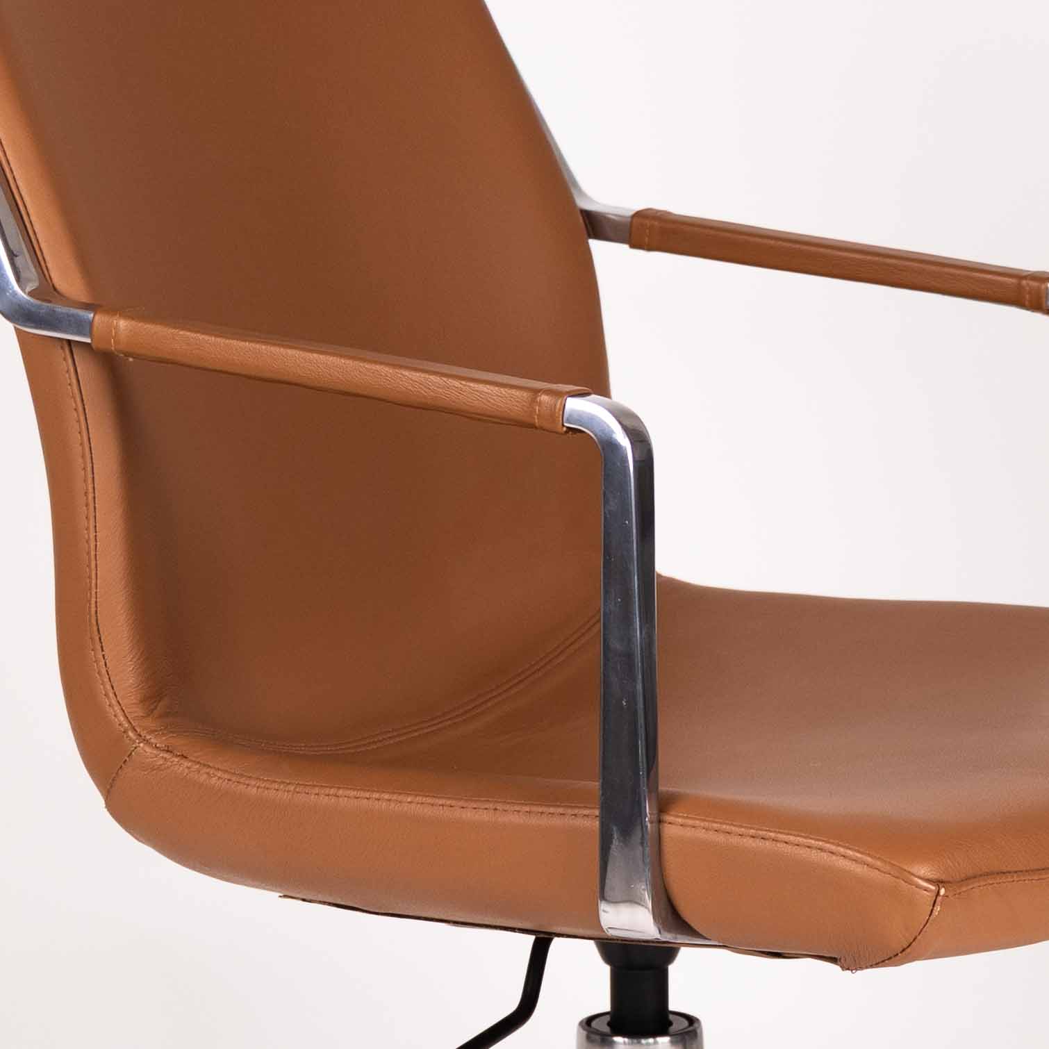 New Victoria, Tannino | Polished Aluminium | Hand Sewn Sleeves