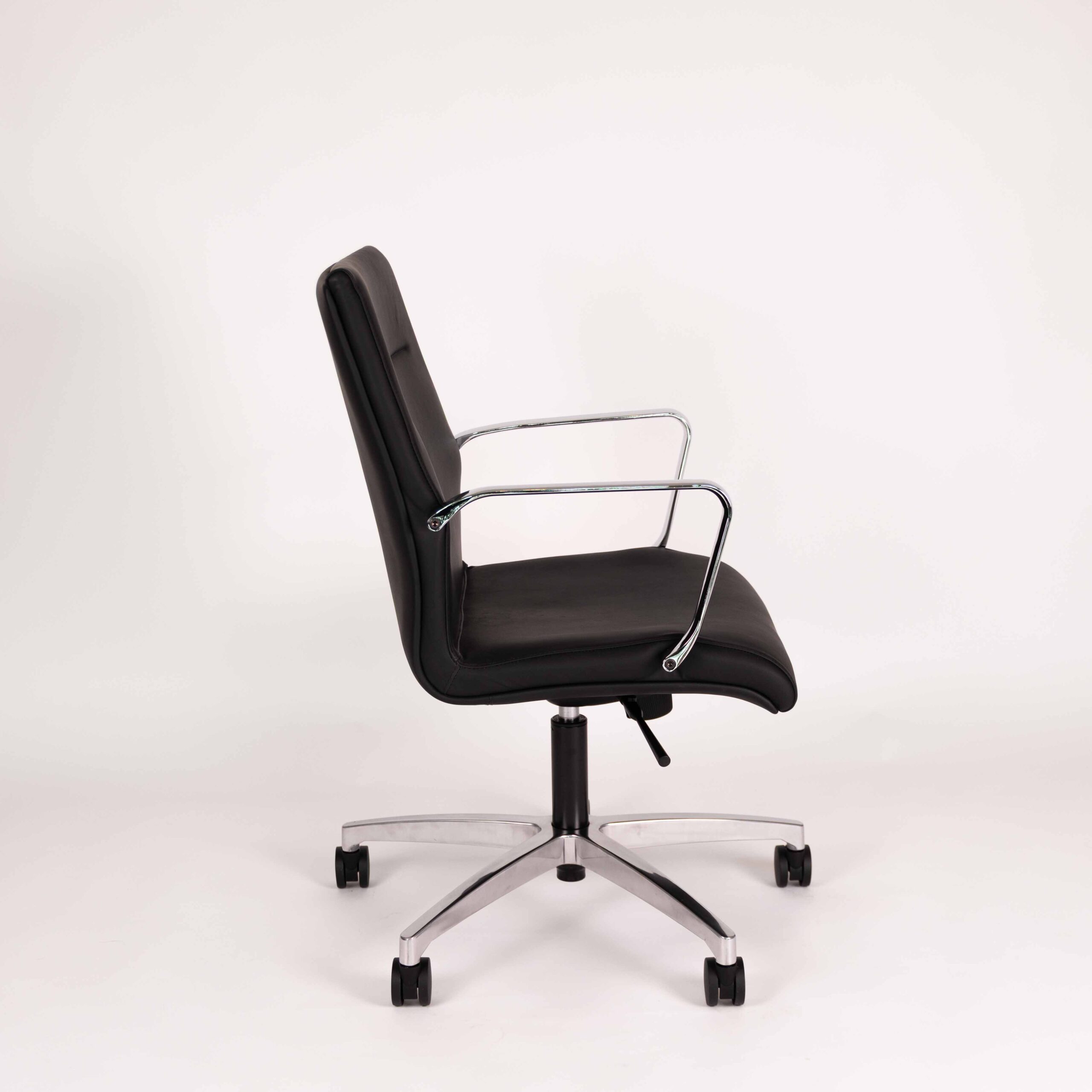 Black Leather | Polished Aluminium Base