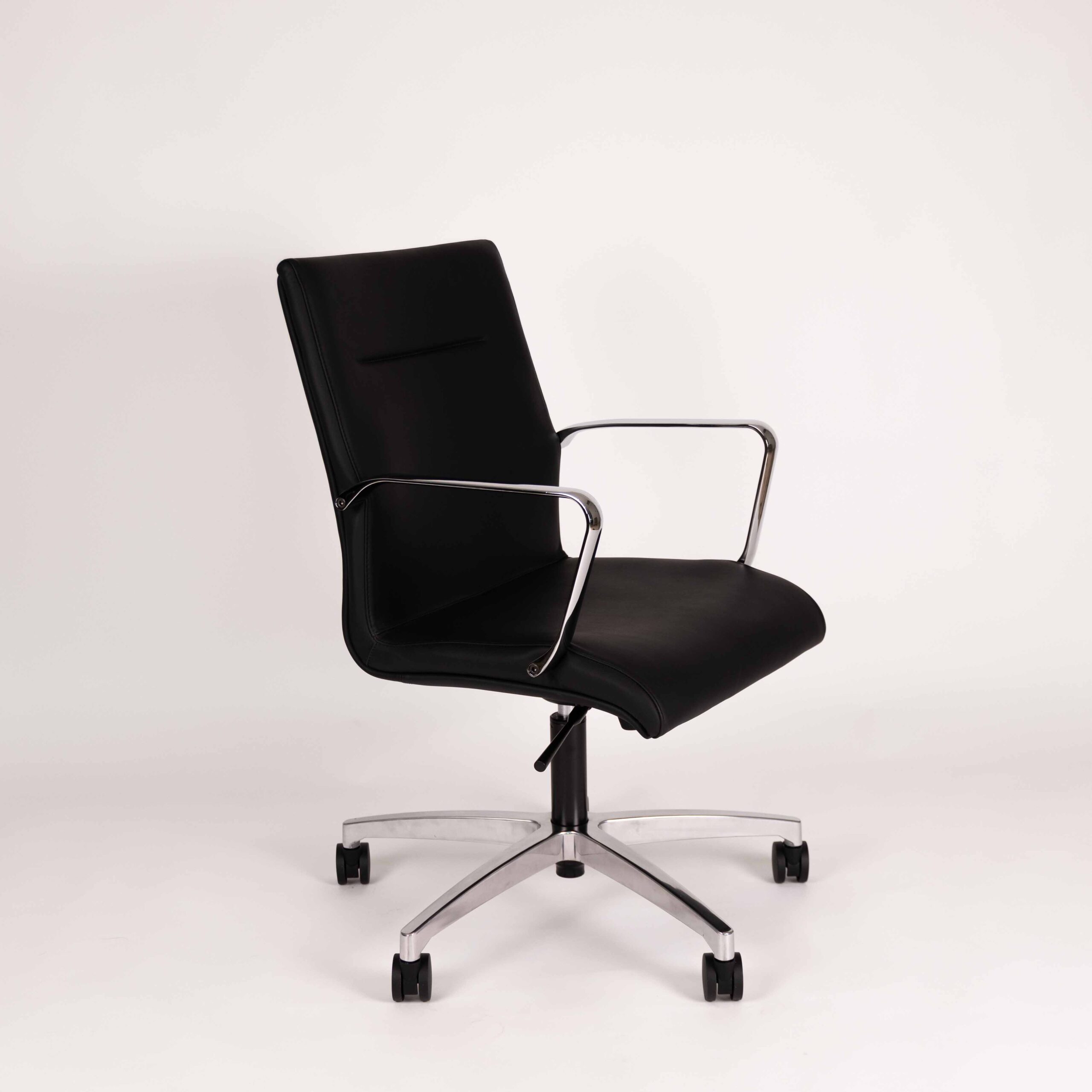 Black Leather | Polished Aluminium Base