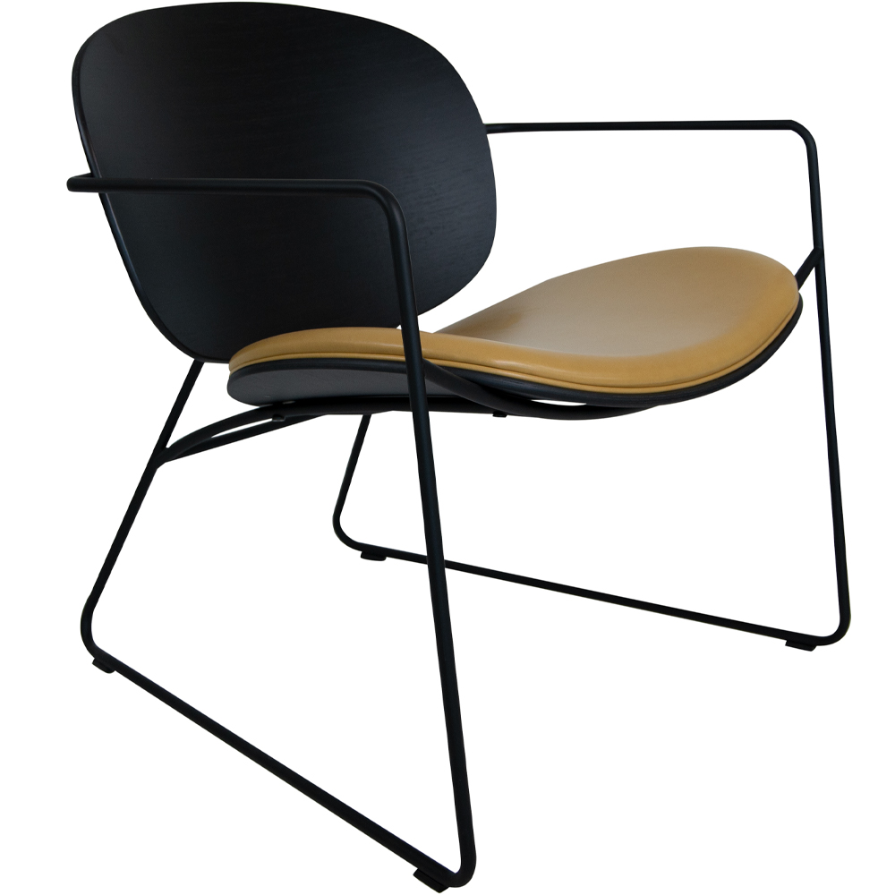 tondina-lounge-black-oak-seat-upholstered-black-frame