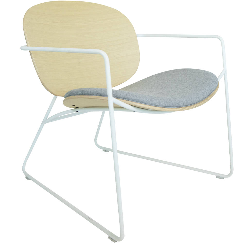 tondina-lounge-oak-natural-seat-upholstered-white-frame